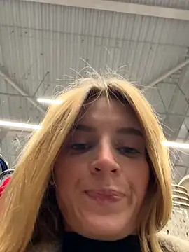 Snapshot of -AngelAri- chatting on September 2025 09:09:01 PM -AngelAri- online show from September 2025 09:09:01 PM