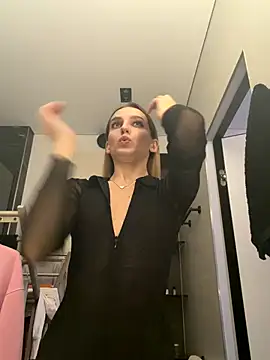 Snapshot of -AngelAri- chatting on October 2025 09:21:02 PM -AngelAri- online show from October 2025 09:21:02 PM