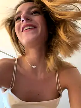 Snapshot of -AngelAri- chatting on November 2025 09:11:01 AM -AngelAri- online show from November 2025 09:11:01 AM