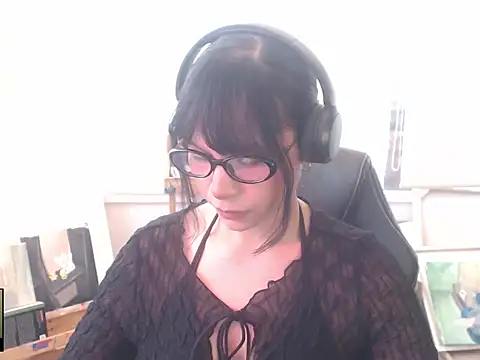 Snapshot of alien__show chatting on April 2026 06:12:01 PM alien show online show from April 2026 06:12:01 PM