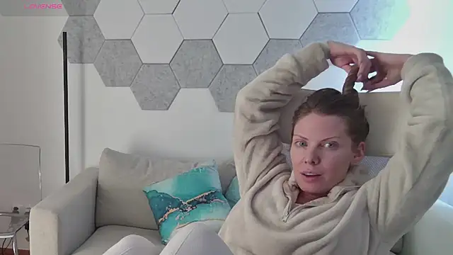 novaforyou1 online show from February 2025 01:32:01 PM