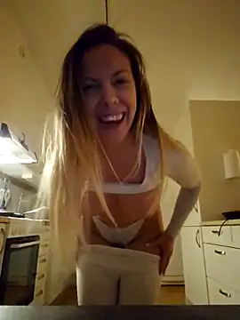 novaforyou1 online show from February 2025 08:10:01 PM