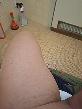 Snapshot of Frossi94 chatting on December 2025 03:43:01 PM Frossi94 online show from December 2025 03:43:01 PM