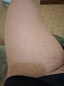 Snapshot of Frossi94 chatting on April 2026 02:01:02 PM Frossi94 online show from April 2026 02:01:02 PM