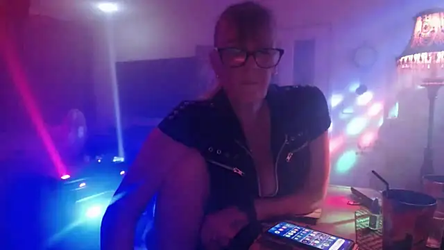 COUPLE4VOYEUR01 online show from September 2025 07:04:01 PM