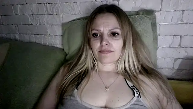 Snapshot of Angel_girllovemy chatting on February 2026 03:11:01 PM Angel girllovemy online show from February 2026 03:11:01 PM