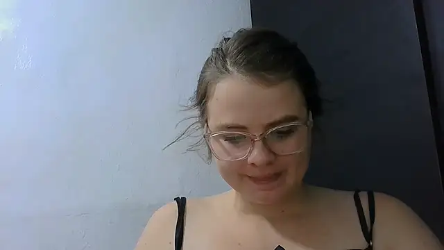 Snapshot of HellenMiyer1111 chatting on July 2026 02:56:01 PM HellenMiyer1111 online show from July 2026 02:56:01 PM