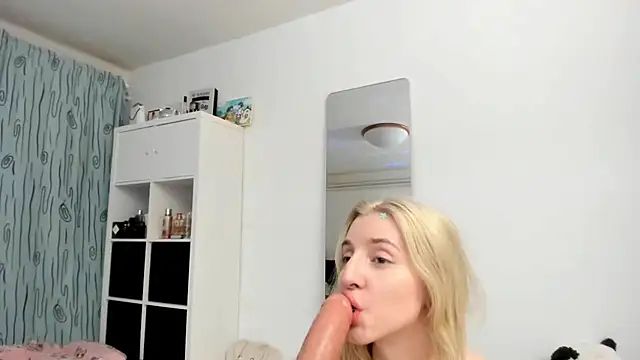 KenzieDawton online show from February 2026 07:21:01 PM
