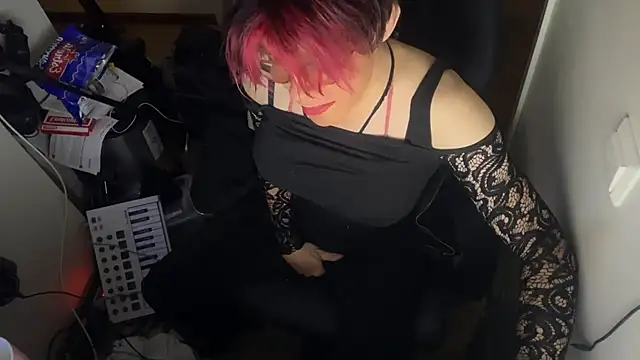 ecd011 online show from September 2025 01:00:01 AM