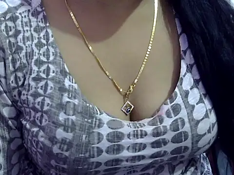 Snapshot of Your_wild_Dia chatting on November 2025 06:07:02 PM Your wild Dia online show from November 2025 06:07:02 PM