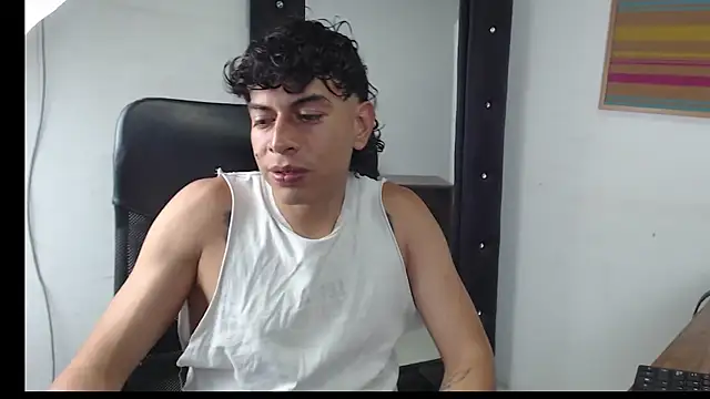 Snapshot of Strongernastyx chatting on December 2024 10:28:02 PM Strongernastyx online show from December 2024 10:28:02 PM