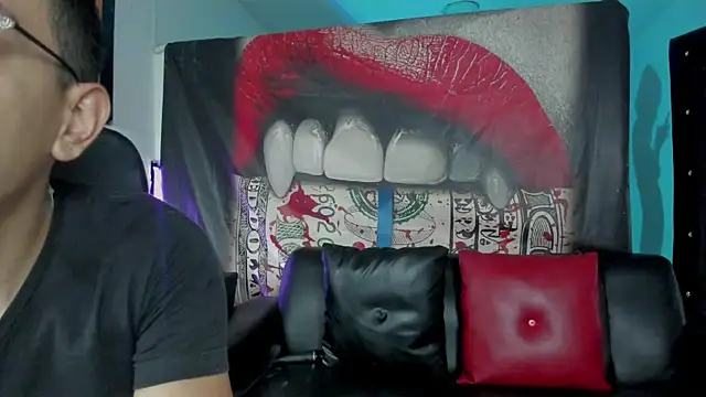 Snapshot of Strongernastyx chatting on November 2025 08:47:02 PM Strongernastyx online show from November 2025 08:47:02 PM