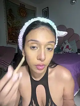 Snapshot of kiaraglam2 chatting on March 2025 05:08:02 AM kiaraglam2 online show from March 2025 05:08:02 AM