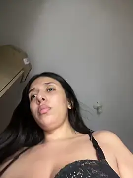 Snapshot of kiaraglam2 chatting on March 2025 05:43:02 AM kiaraglam2 online show from March 2025 05:43:02 AM