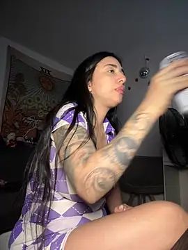 Snapshot of kiaraglam2 chatting on November 2025 01:22:01 PM kiaraglam2 online show from November 2025 01:22:01 PM