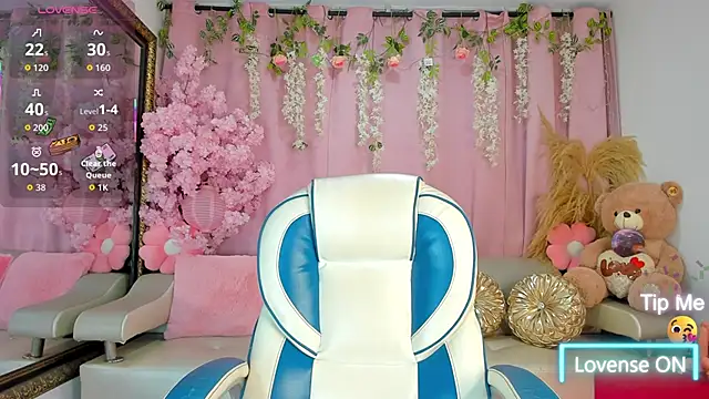 Snapshot of SammyGirlTS chatting on April 2026 11:21:01 AM SammyGirlTS online show from April 2026 11:21:01 AM