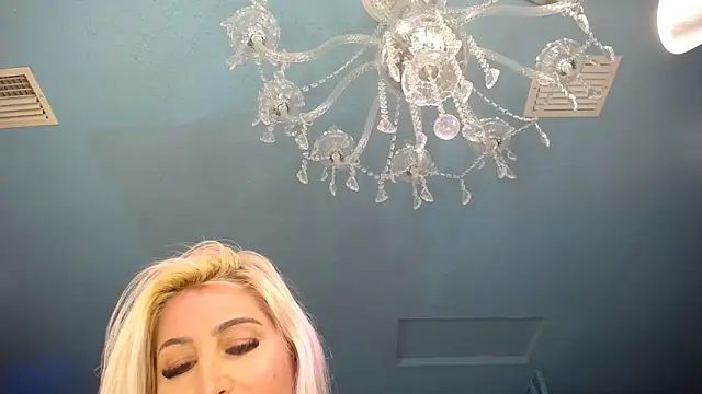 Snapshot of ADRIANNA_FOX chatting on March 2025 05:39:02 PM ADRIANNA FOX online show from March 2025 05:39:02 PM