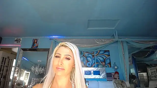 Snapshot of ADRIANNA_FOX chatting on March 2025 06:43:01 PM ADRIANNA FOX online show from March 2025 06:43:01 PM