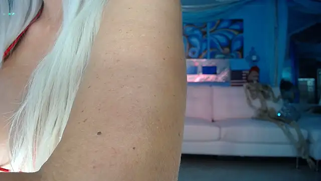 Snapshot of ADRIANNA_FOX chatting on March 2025 04:46:01 AM ADRIANNA FOX online show from March 2025 04:46:01 AM