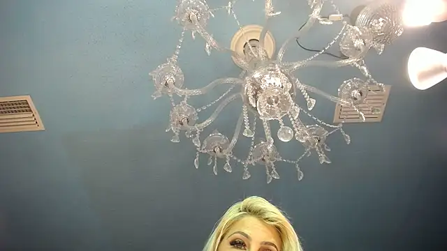 Snapshot of ADRIANNA_FOX chatting on March 2025 04:30:02 AM ADRIANNA FOX online show from March 2025 04:30:02 AM