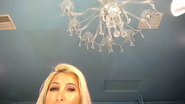 Snapshot of ADRIANNA_FOX chatting on March 2025 07:41:02 AM ADRIANNA FOX online show from March 2025 07:41:02 AM