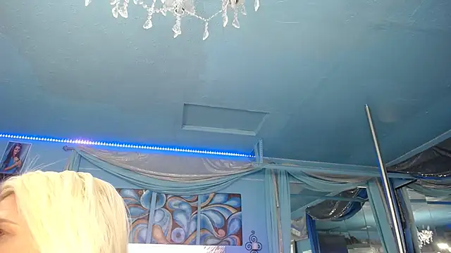 Snapshot of ADRIANNA_FOX chatting on October 2025 07:03:02 PM ADRIANNA FOX online show from October 2025 07:03:02 PM