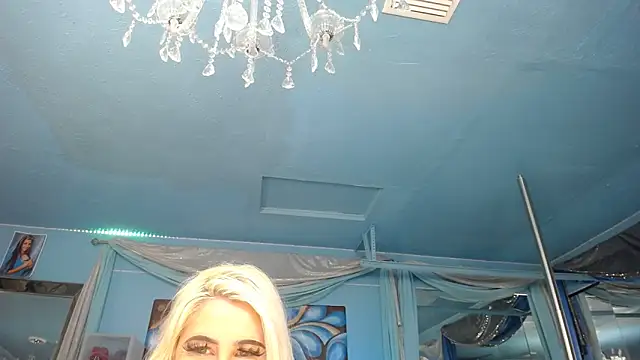 Snapshot of ADRIANNA_FOX chatting on November 2025 04:23:02 AM ADRIANNA FOX online show from November 2025 04:23:02 AM