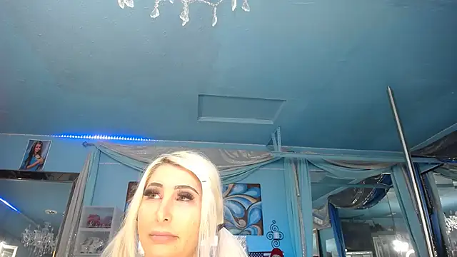 Snapshot of ADRIANNA_FOX chatting on December 2025 06:05:01 PM ADRIANNA FOX online show from December 2025 06:05:01 PM