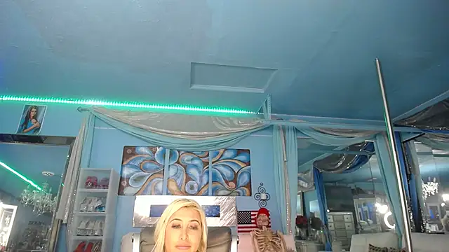 ADRIANNA FOX online show from February 2026 07:25:02 AM