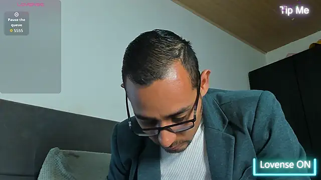 jhonyalzate2 online show from April 2026 01:06:01 AM