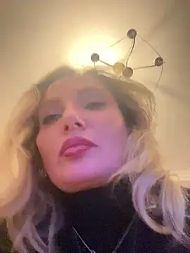 Snapshot of AngelOxy chatting on December 2024 09:48:01 PM AngelOxy online show from December 2024 09:48:01 PM