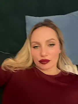 Snapshot of AngelOxy chatting on December 2024 02:22:02 PM AngelOxy online show from December 2024 02:22:02 PM