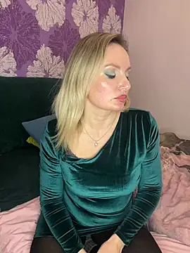 Snapshot of AngelOxy chatting on December 2024 07:11:02 PM AngelOxy online show from December 2024 07:11:02 PM