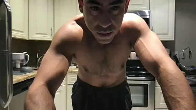 Snapshot of BigGuyMuscle chatting on November 2025 07:15:02 PM BigGuyMuscle online show from November 2025 07:15:02 PM