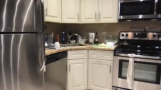 Snapshot of BigGuyMuscle chatting on November 2025 09:48:02 AM BigGuyMuscle online show from November 2025 09:48:02 AM