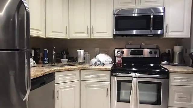 Snapshot of BigGuyMuscle chatting on November 2025 08:53:02 PM BigGuyMuscle online show from November 2025 08:53:02 PM