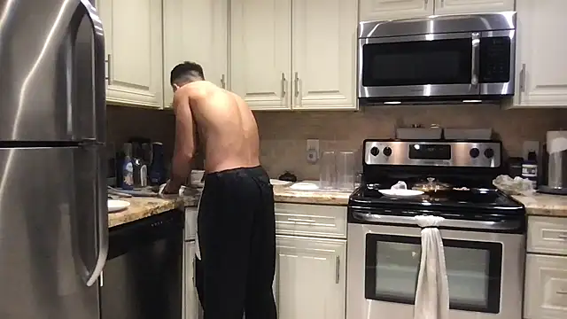 Snapshot of BigGuyMuscle chatting on November 2025 12:02:02 AM BigGuyMuscle online show from November 2025 12:02:02 AM