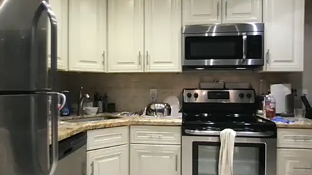 Snapshot of BigGuyMuscle chatting on December 2025 10:30:02 PM BigGuyMuscle online show from December 2025 10:30:02 PM