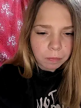 Snapshot of Zuli_Kiska chatting on October 2025 08:08:02 PM Zuli Kiska online show from October 2025 08:08:02 PM