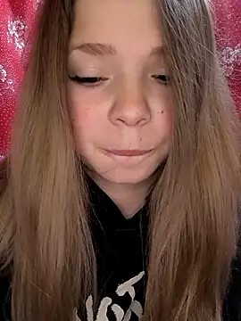 Zuli Kiska online show from December 2025 08:24:02 PM