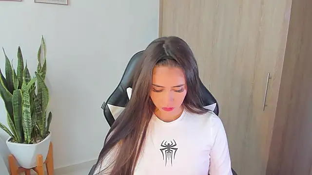 iriswest  online show from December 2024 09:30:01 PM