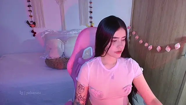 Snapshot of iriswest_ chatting on April 2026 04:46:01 AM iriswest online show from April 2026 04:46:01 AM
