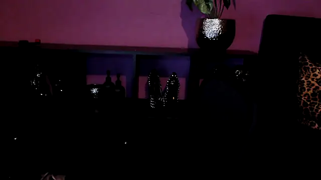 Snapshot of beauty-of-pain chatting on March 2026 03:40:01 PM beauty-of-pain online show from March 2026 03:40:01 PM