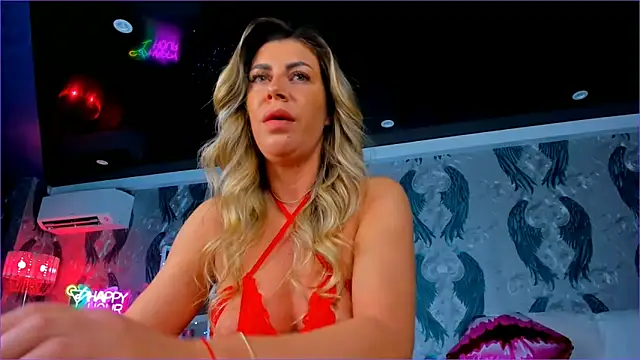 Snapshot of anneswhite chatting on February 2025 04:44:02 AM anneswhite online show from February 2025 04:44:02 AM