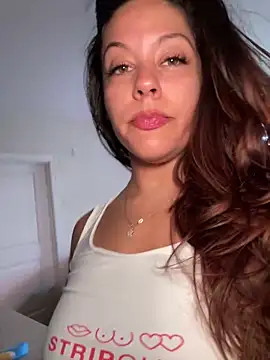 Snapshot of bellafreakyfun chatting on April 2026 01:27:02 PM bellafreakyfun online show from April 2026 01:27:02 PM