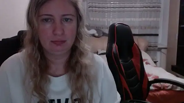 Snapshot of PeterAndJen chatting on March 2025 07:05:01 PM PeterAndJen online show from March 2025 07:05:01 PM