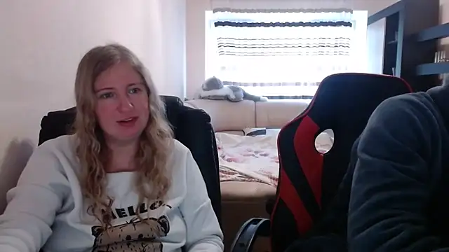 Snapshot of PeterAndJen chatting on March 2025 06:59:02 AM PeterAndJen online show from March 2025 06:59:02 AM