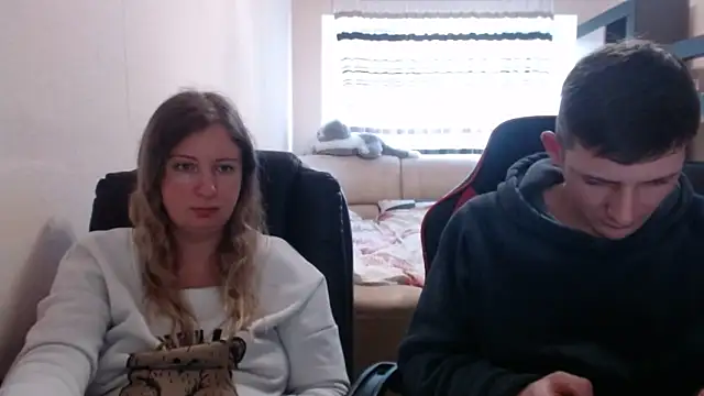 Snapshot of PeterAndJen chatting on March 2025 03:40:02 PM PeterAndJen online show from March 2025 03:40:02 PM