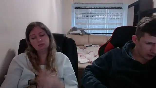 Snapshot of PeterAndJen chatting on March 2025 06:58:02 AM PeterAndJen online show from March 2025 06:58:02 AM