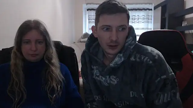 Snapshot of PeterAndJen chatting on March 2025 04:23:02 PM PeterAndJen online show from March 2025 04:23:02 PM